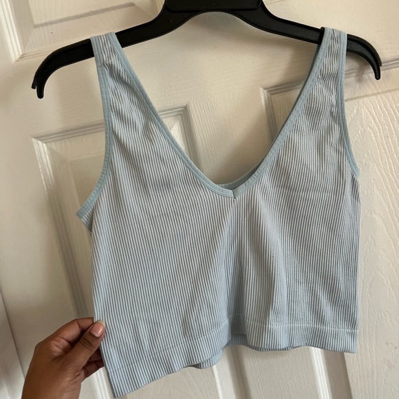 Women’s size large, powder blue, ribbed, Colsie, Crop top, great condition - Picture 3 of 3